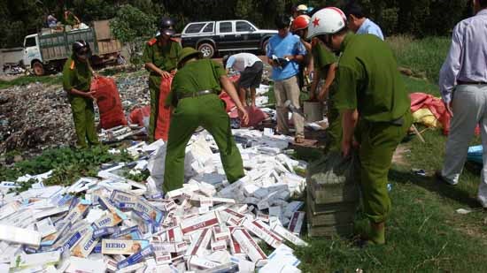 Đấu tranh chống tội phạm buôn lậu qua khu vực biên giới (01/8/2017)